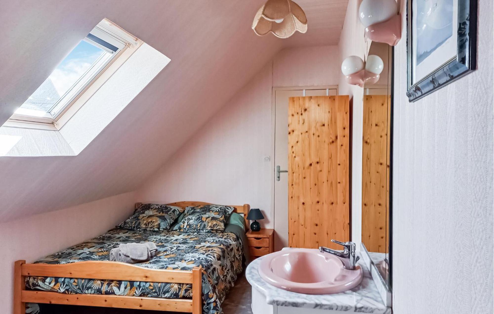 3 Bedroom Awesome Home In Lezardrieux ภายนอก รูปภาพ