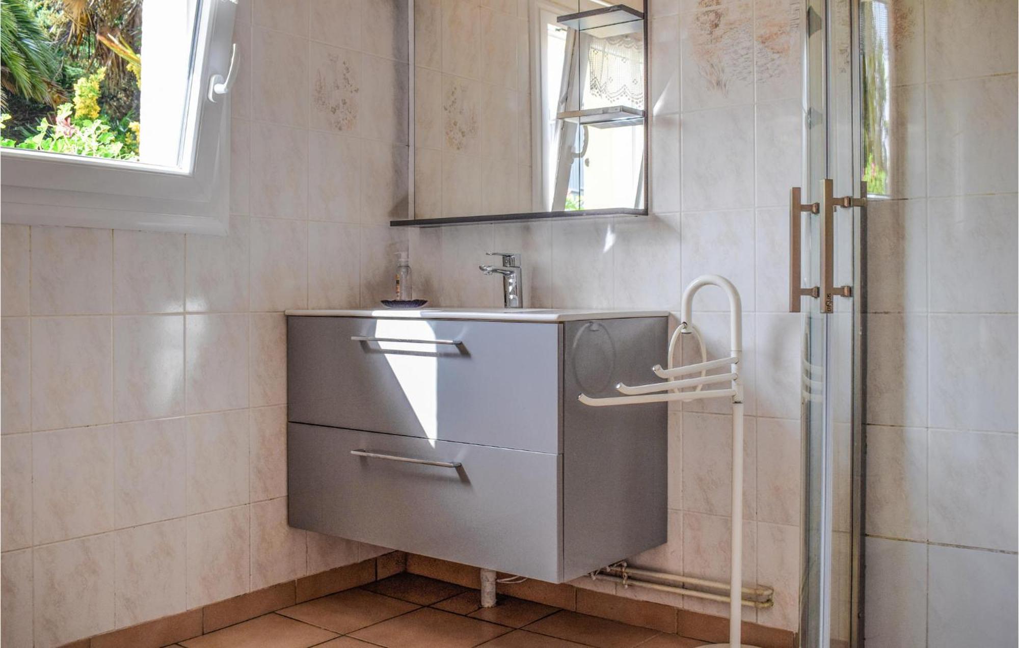 3 Bedroom Awesome Home In Lezardrieux ภายนอก รูปภาพ
