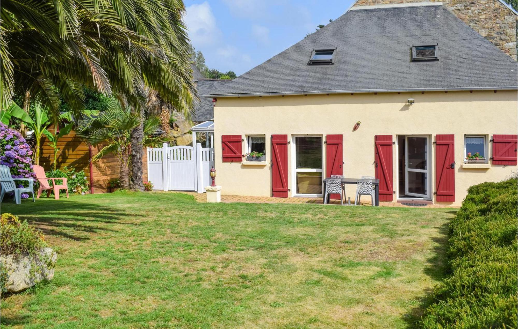 3 Bedroom Awesome Home In Lezardrieux ภายนอก รูปภาพ